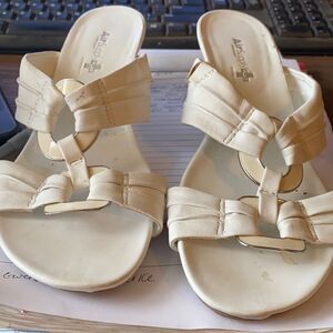 Air Supply Plus white sandals sz. 7.5